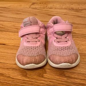 Nike 6c tennis shoes.